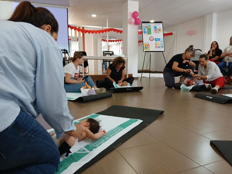 El Área Sanitaria Sur de Granada promueve la lactancia materna con consejos prácticos en una jornada de convivencia celebrada en Motril