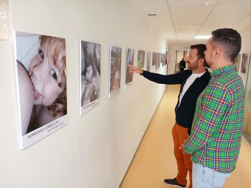El Hospital Santa Ana de Motril acoge una exposición fotográfica sobre lactancia materna
