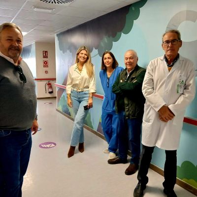 visita de la asociación Pro-Cabalgagata al Hospital de Motril.jpeg