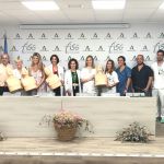 El Área Sanitaria Sur de Granada recibe cuatro torsos para RCP de la asociación Mucho Corazón