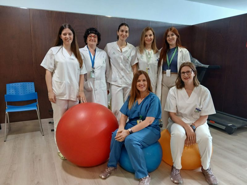 El Hospital de Motril ayuda a 80 mujeres con cáncer de mama a prevenir y tratar el linfedema